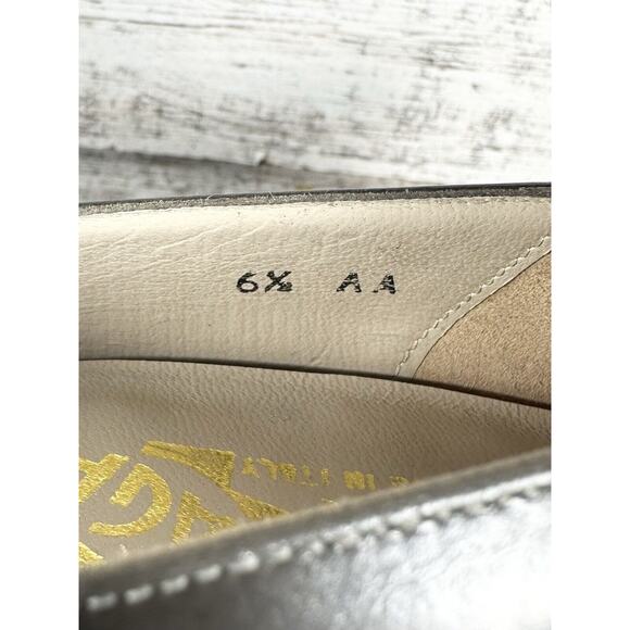 Women's Salvatore Ferragamo Dark Gray Leather Low Heel Pumps Sz 6.5AA (Narrow) - Picture 10 of 10